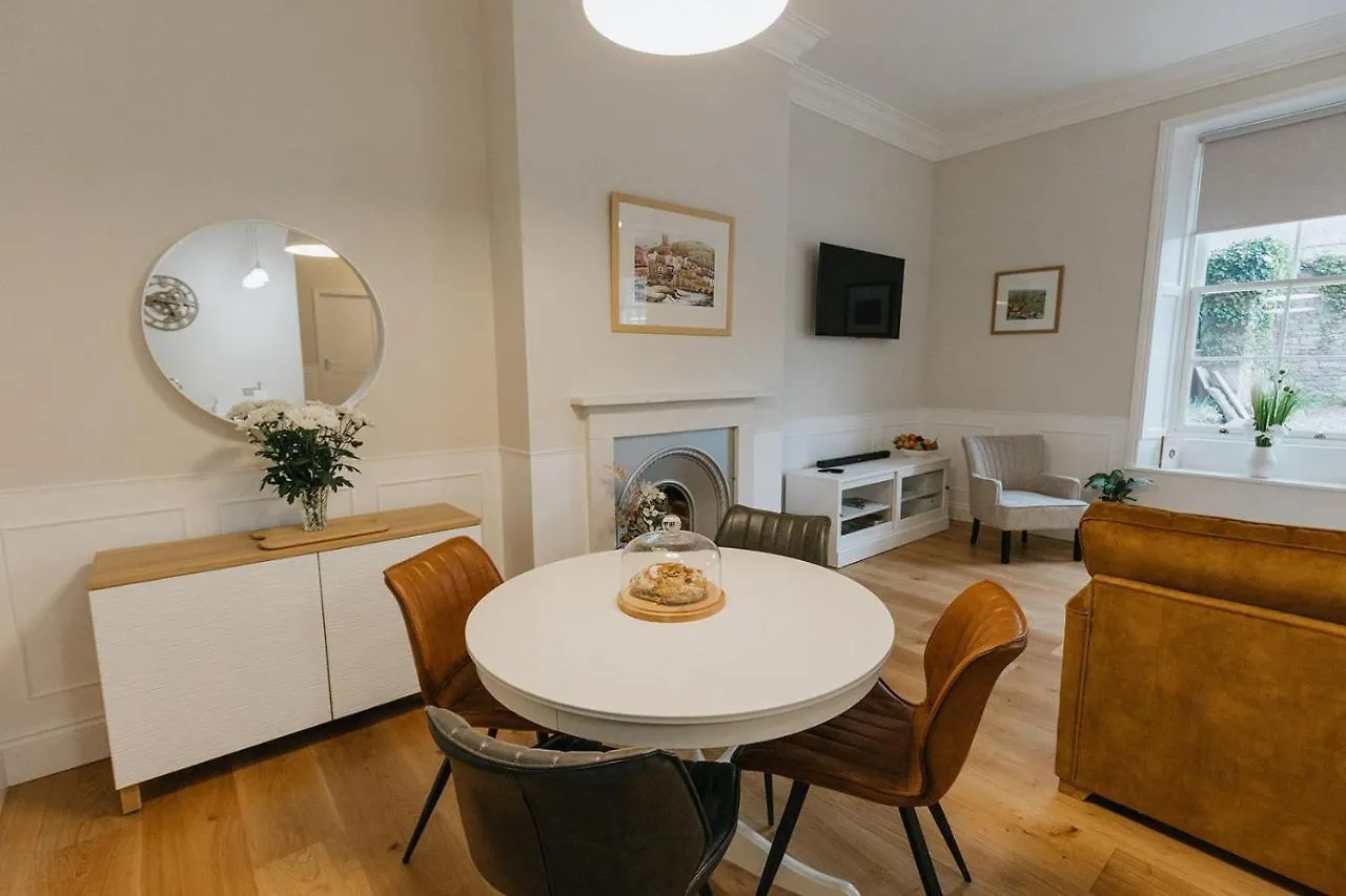 Wensleydale, Old School Rooms - Ground Floor Luxury Apartment In Richmond, North Yorkshire 리치먼드